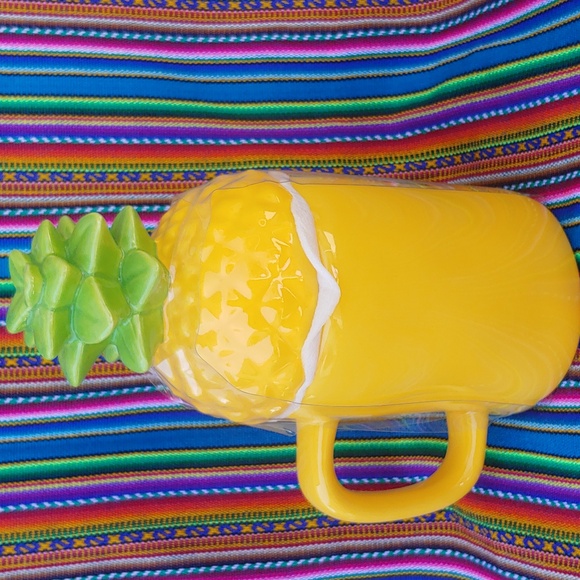 🍍Rae Dunn Ceramic Pineapple Welcome Coffee Tea Mug Yellow and Green NWT - Picture 6 of 9